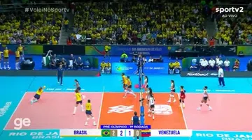 Julia Bergmann marca ponto inusitado de defesa na vitória do Brasil no Pré-Olímpico Feminino de vôlei