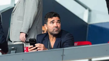 Deco revela desafio do Barcelona: ‘Quase impossível contratar atletas da Premier League’