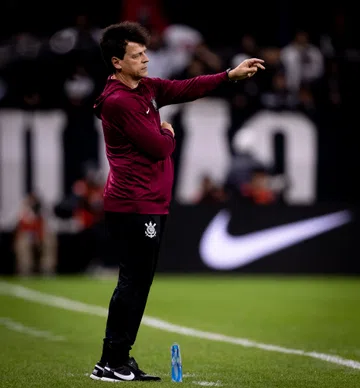 Diniz defende substituições e culpabiliza desorganização após Corinthians perder para Internacional