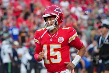 Patrick Mahomes supera lesão grave e inicia 10ª temporada na NFL com desafio inédito nos Chiefs